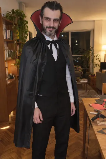 Elegant vampire, DIY costume